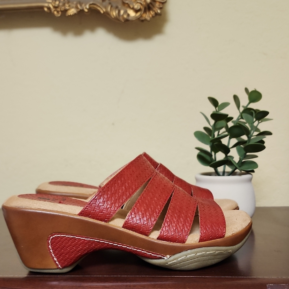 White Mountain Red Woven Mules